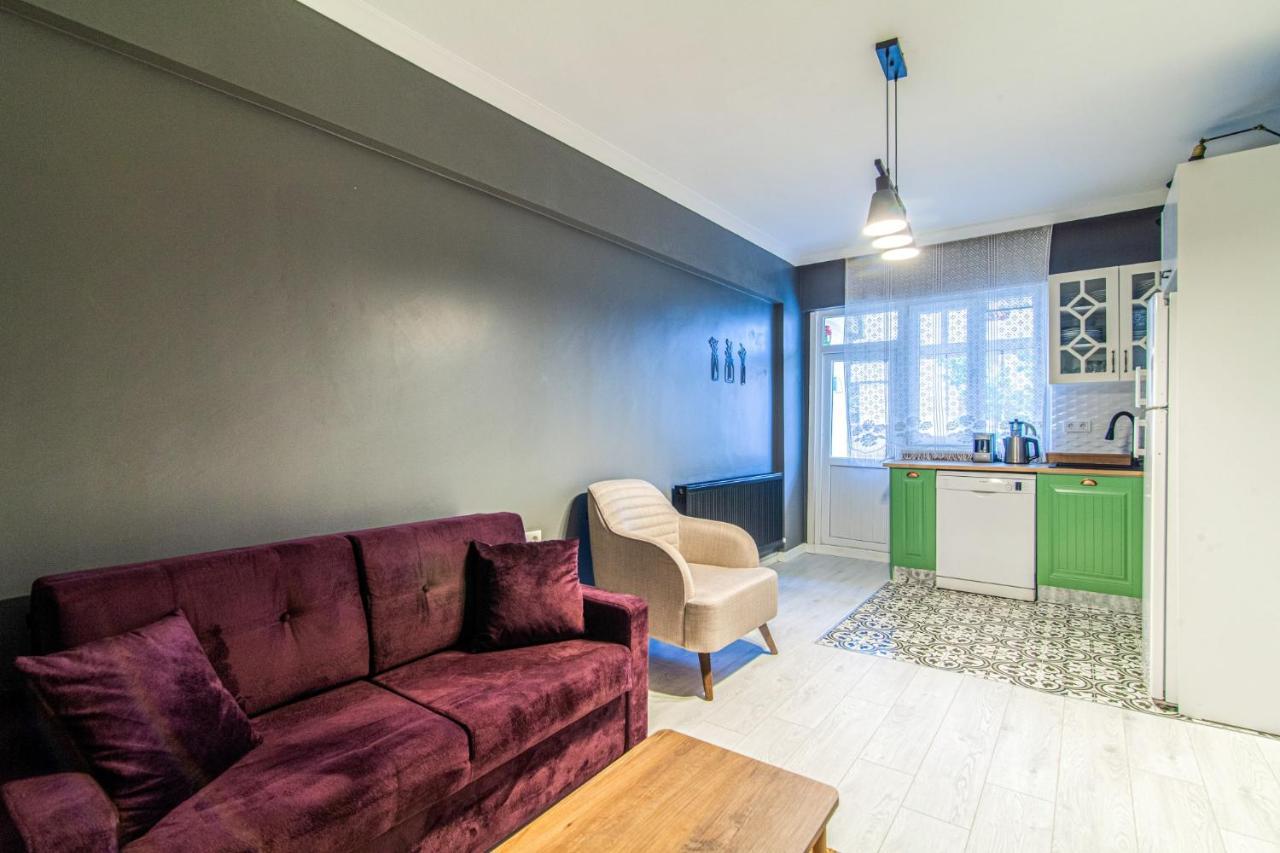 Furnished Flat W Balcony Near Metro In Kartal