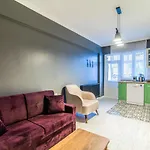Furnished Flat W Balcony Near Metro In Kartal