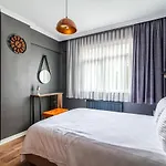 Furnished Flat W Balcony Near Metro In Kartal