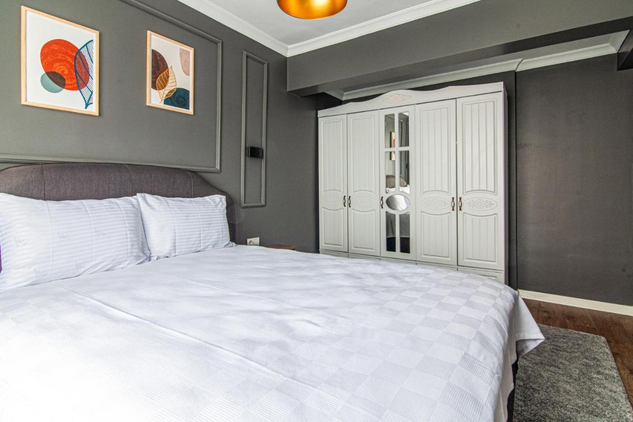 Furnished Flat W Balcony Near Metro In Kartal