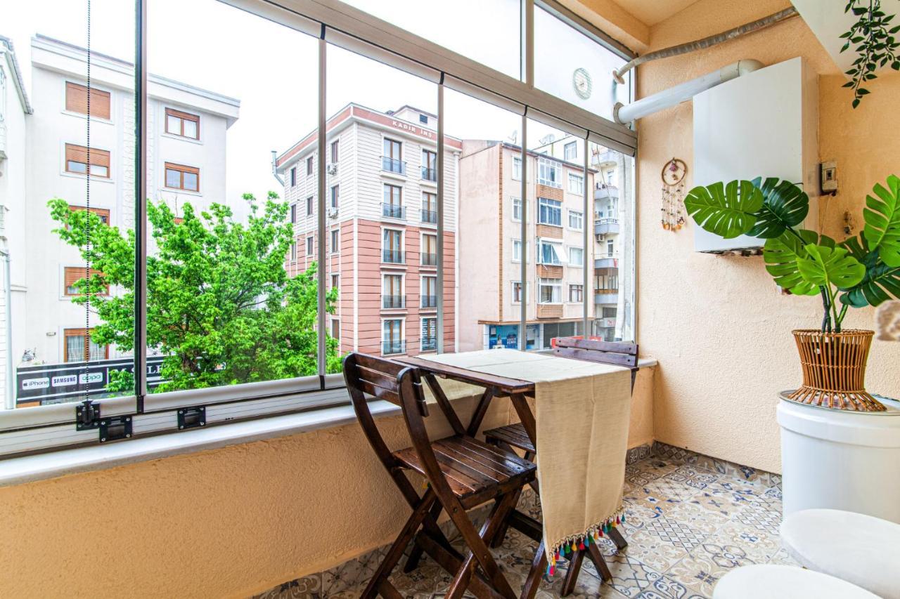 Daire Furnished Flat W Balcony Near Metro In Kartal *